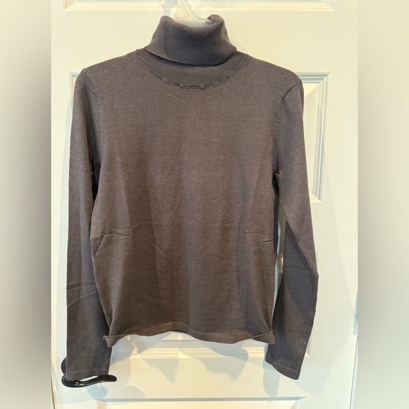 Gray Ribbed Knit Sweater - Picture 1 of 3